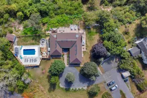Cliffhouse on The Bay, Waterview Getaway with Pool - Image 5