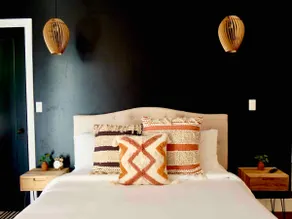 #2 | Vintage 1930’s Hotel Apt | on Downtown Strip - Image 2