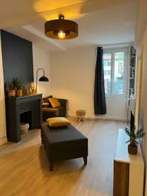 Large renovated apartment, ideal for couples - Image 2