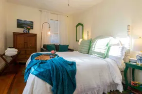 Romantic comfort near AT/I-81 |The Green Chickadee - Image 2
