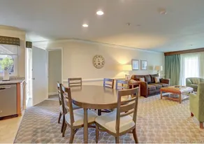 Walk to beach lovely condo”Kingsmill on the James” - Image 5