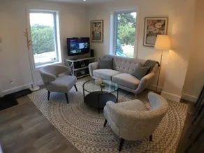 The JamesEvan - Brand New Beautiful Renovated Home - Image 3