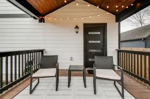 Private Master Suite Next to Dining Hotspots - Image 5