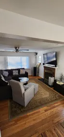 3BR 1.5 Bath patio free parking - Image 2