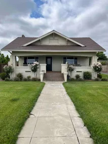 Lodi Wine Country's 1917 Craftsman Bungalow - Image 4