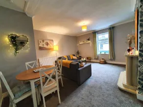 Brodie's Hideaway Stylish Seaside town apartment - Image 3