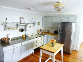 ☆ Hidden Gem ☆ Designer Bungalow with Free Parking - Image 2