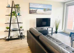 New reno, Queen bed, FreeGym,WIFI,Free U/G parking - Image 2