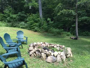 Peaceful Log Cabin in the Woods - Image 4