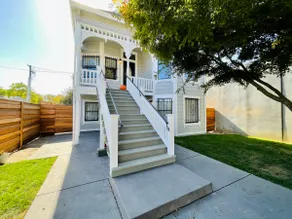 #1 Downtown Apartment with Free Parking - Image 2