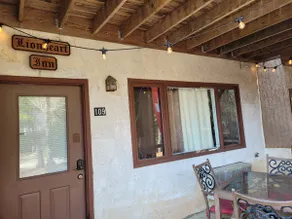 The Lionheart Inn- Private 1 Bed, 1 Bath Apartment - Image 2