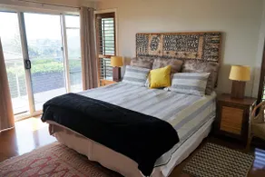 Spacious Broadwater family home,  huge  pool &  fantastic views - Image 3