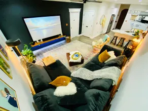 Luxe Cinema Master Suite + 3 KING Beds + Extras - Image 2