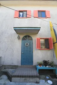 A somewhat nostalgic house by the sea - Image 2