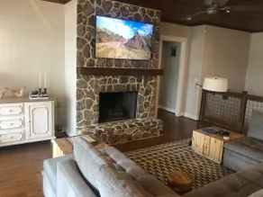 Waterfront 5-Bedroom Cabin on Lake Martin - Image 5
