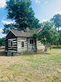 Rustic Bear Creek Cabin - Image 5
