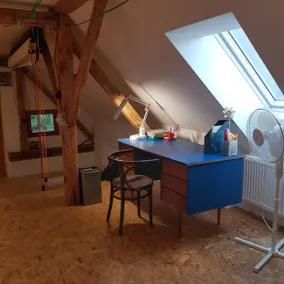 Airy suite in a semi-detached house, private entrance, toilet - Image 3
