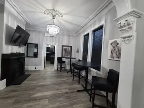 Beautifully Renovated 2 Bedroom Unit -City Central - Image 3