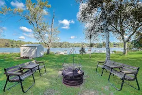 Lakefront cabin. Kayaks included. 40 mins to Dells - Image 2