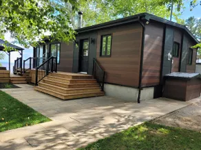 Vauvert Chalet with Hot Tub, on Lake Saint-Jean - Image 2