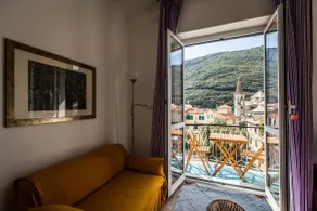 Window on one of the most beautiful villages in Italy-Park - Image 3