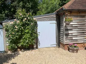 Enchanting, Stylish Country Garden Cottage - Image 2