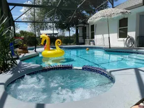 Pool + Heated spa Family friendly King suite Oasis - Image 3