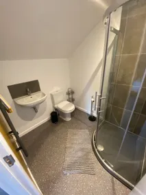 Stunning stylish and spacious studio flat - Image 3