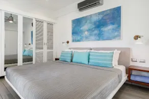 Yacht-style apartment with sea view - Image 5