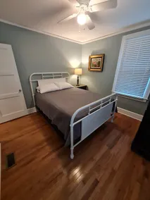 Cozy 3 bedroom house. convenient location! - Image 5