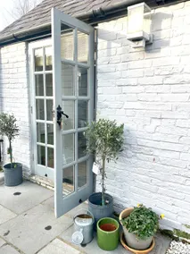 Stylish one-bedroom studio in Appledore, Kent - Image 2