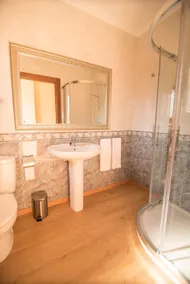 Rural apartment with sea views - Image 2