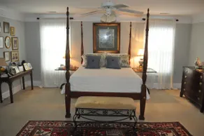 Beautiful large home on wooded lot. Very private - Image 3
