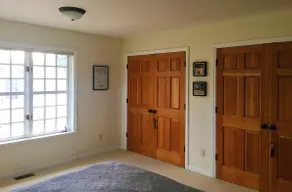 Spacious, Light Private Suite in the Heart of Town - Image 4