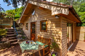 Porthole Log Cabin - Image 5