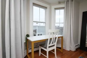 Charming Downtown Gem. 2 minutes to Salem. Workspace Included - Image 4
