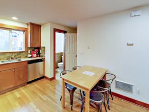 Fremont & Woodland Park Zoo Cozy Living - Image 3