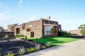 Quiet Villa - Image 4