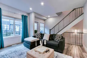 Luxury Townhouse, Garage, Close to WEM - Image 3