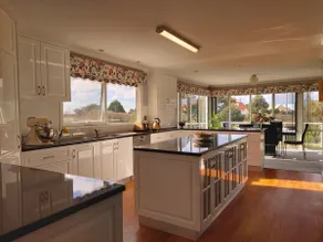 ”Castella” Apartment 1 on Hiscutt Park - Image 2