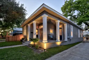 Charlee's Casita 3BR/3BA walk to the River! EV - Image 3
