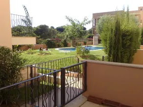 Ground floor with garden and pool by the sea - Image 3
