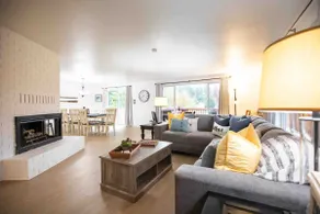 Lakefront l Kayaks, Fire Pit, New Deck | Seattle - Image 2