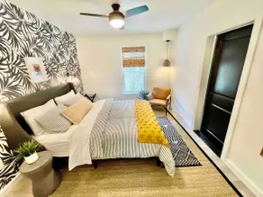 Posh DT apartment with hot tub, walk everywhere - Image 2