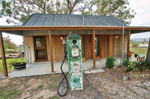 Two Doors - Unique 2 bdrm cottage on picturesque vineyard estate - Image 2
