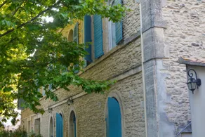 Beautiful apartment in 18th century Priory and lush park - Image 2