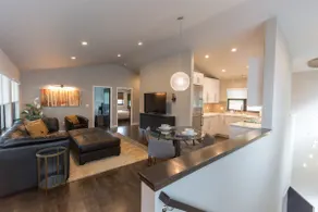 Luxury Downtown Penthouse - Image 4