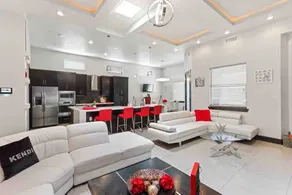 Modern upscale home with an amazing kitchen - Image 3