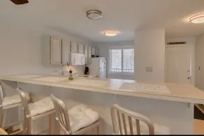 Beautiful, Light & Airy - vacation condo w/ pool. - Image 2