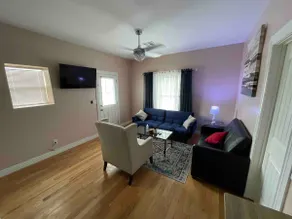 Charming downtown 1-bedroom (Unit #2) - Image 3